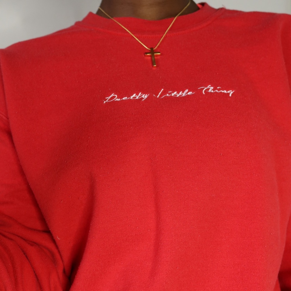 Women’s Red Prettylittlething crewneck